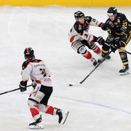 Prvním zápasem v nové hale bylo semifinále italského poháru mezi Kalternem Caldaro a Varese.