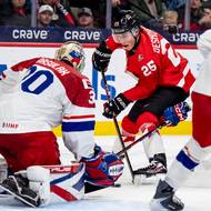 Caleb Desnoyers a jeho zakončení z ostrého úhlu. 