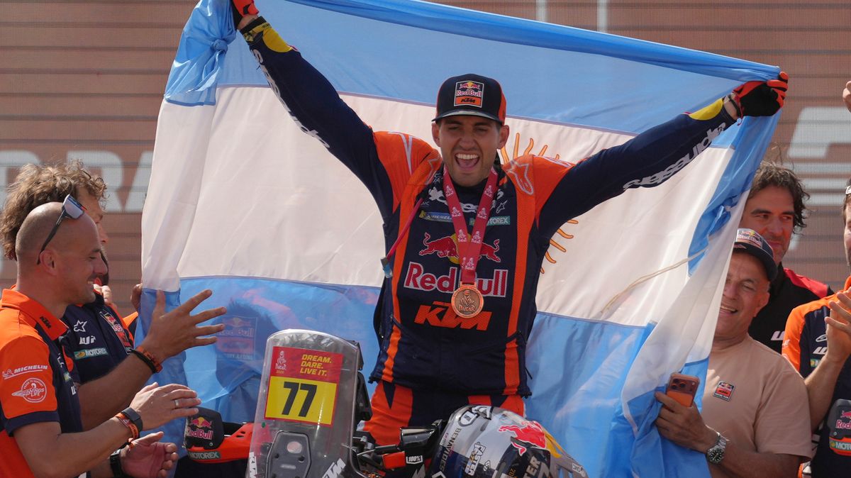 Nejtěsnější rozdíl v historii, o vítězi Dakaru rozhodly dvě vteřiny. Za triumfem ho hnal sen o Messim