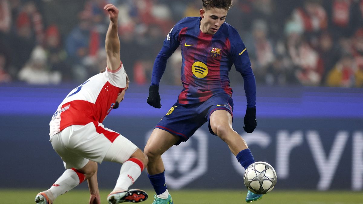 FOTBAL ONLINE: Slavia ztrácí vedení, Barcelona v Edenu srovnala