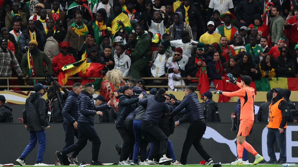 Zběsilý konec afrického šampionátu. Finále bylo přerušeno