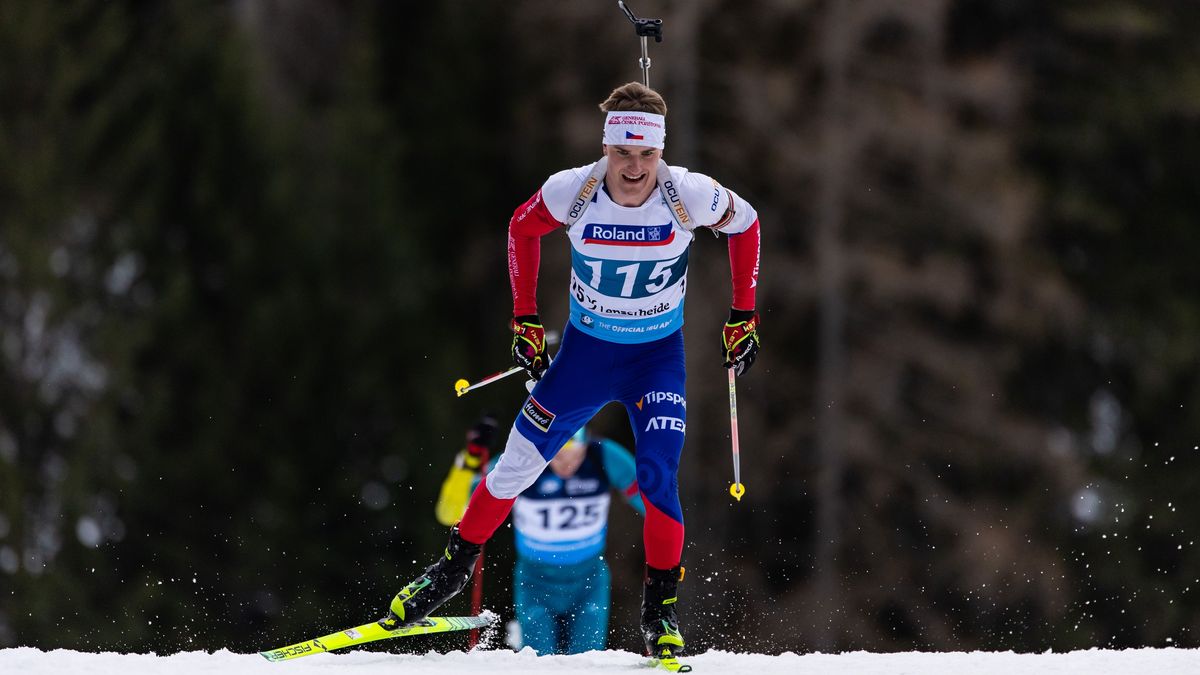 První závod v novém roce. Biatlonisté jedou sprint, poprvé i s Mikyskou