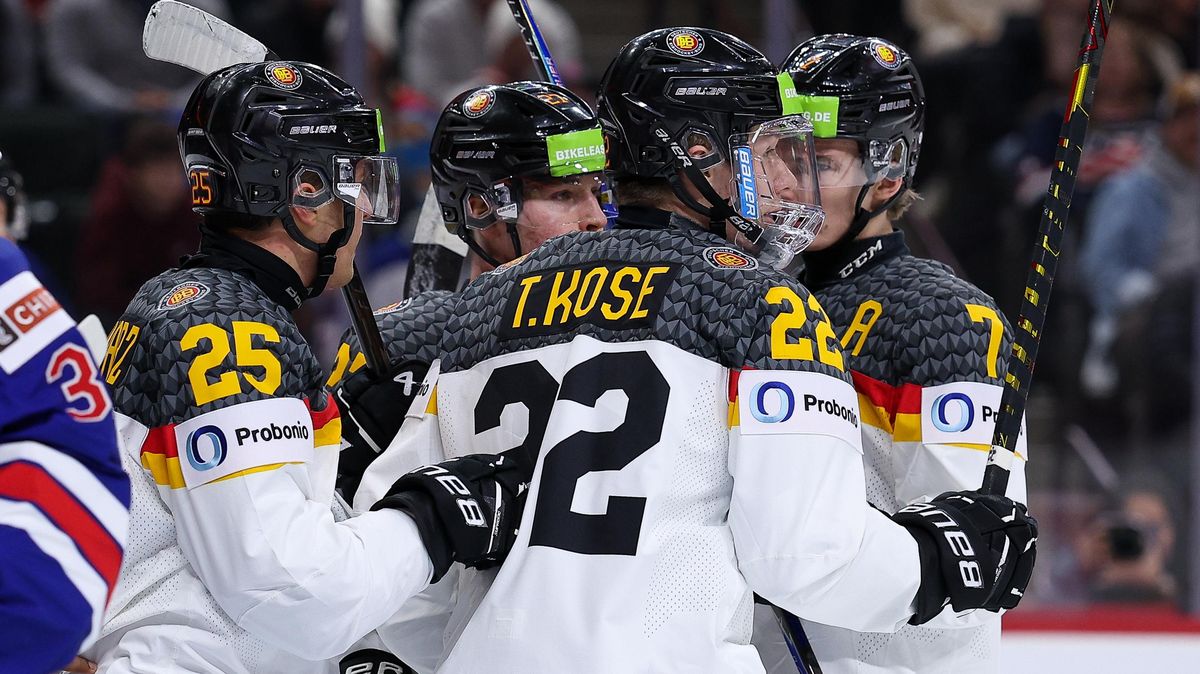 Dvanáct gólů v boji o záchranu. Němci slaví, Dánsko po návratu hned padá