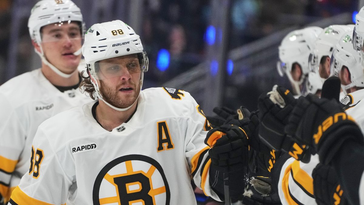 Pastrňák se stal druhým nejlepším českým střelcem v historii NHL, ale Boston prohrává