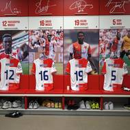 Kabina Slavie před zápasem s Barcelonou.