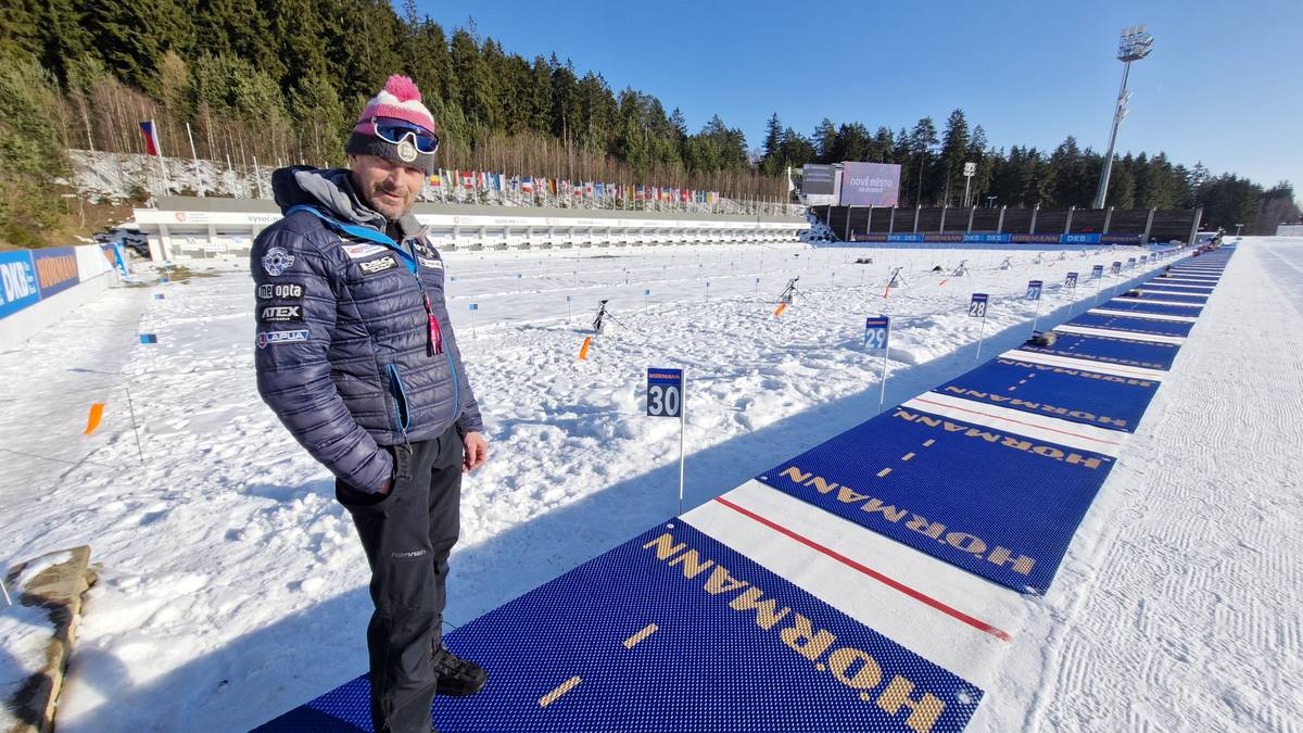 Správce střelnice Miloš Buchta u nových střeleckých stavů ve Vysočina Aréně.