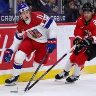 Matej Kubiesa a kanadský obránce Kashawn Aitcheson. 