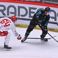 Zleva Patrik Koch z Třince a Jan Bambula z Karlových Varů.