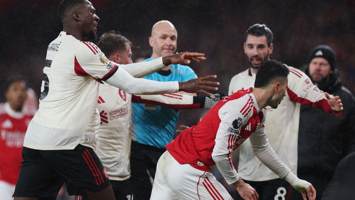 Idiote! Hanba! Legendy se ostře pustily do hráče Arsenalu