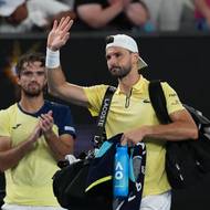 Grigor Dimitrov se loučí s Melbourne. Vyřadil ho opodál stojící Tomáš Macháč.