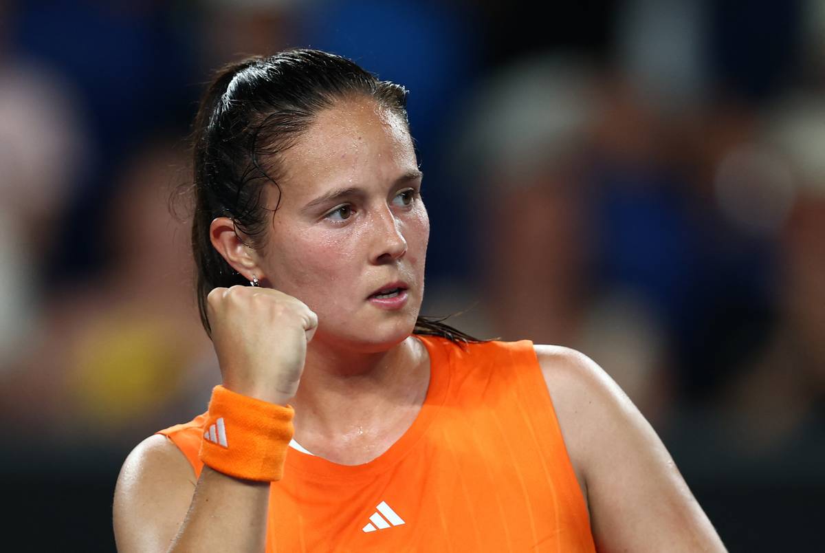 Darja Kasatkinová zareagovala na ztracený tie-break dominantním výkonem ve druhém setu. 