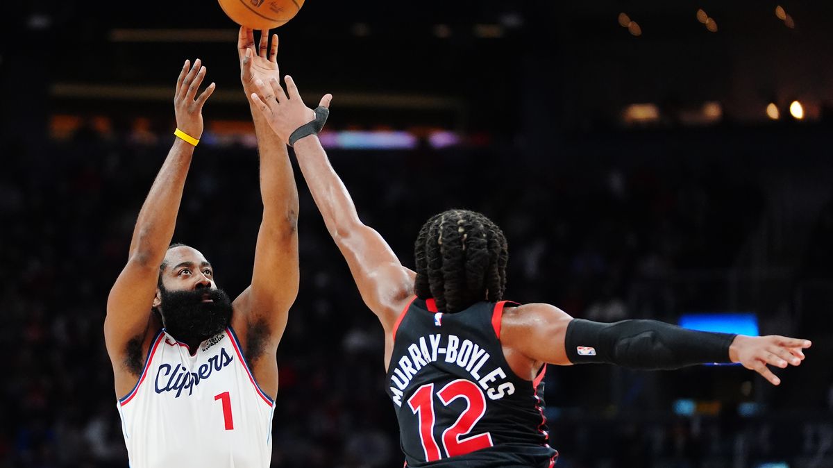 Harden dovedl Clippers k výhře v Torontu po prodloužení