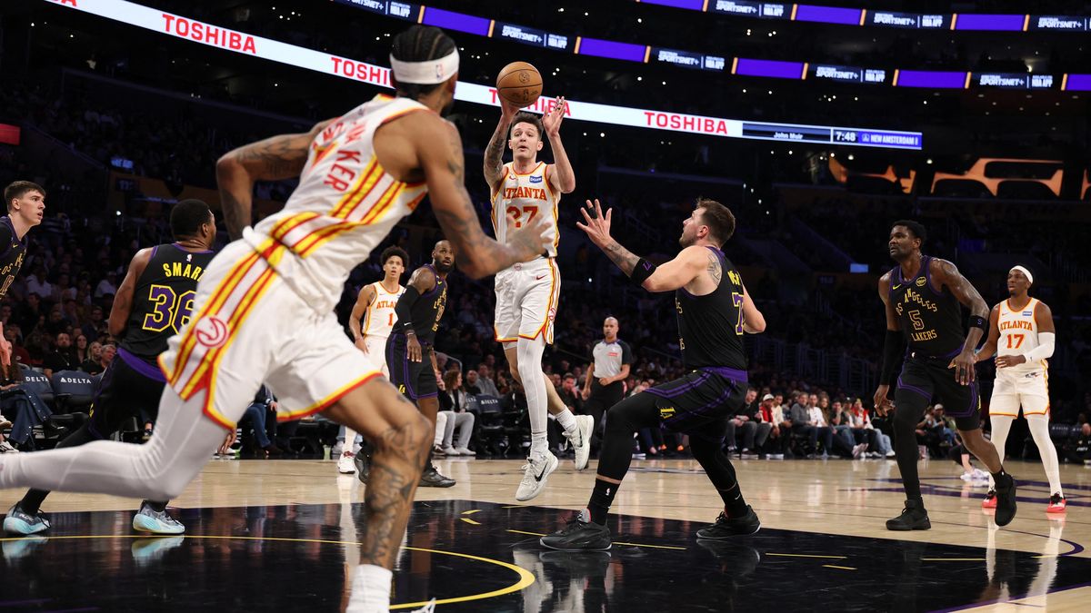 Krejčí s Atlantou se museli sklonit před jízdou Lakers