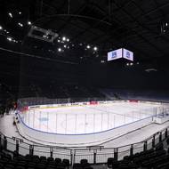 Led před prvními zápasy. Podle samotných hráčů zatím není příliš kvalitní. 