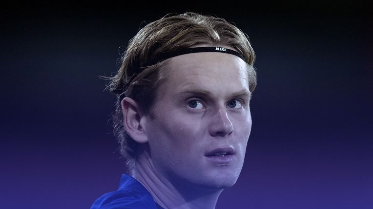 MADE IN ENGLAND: Kinský dostal jasný signál, že se do brány Tottenhamu nedostane