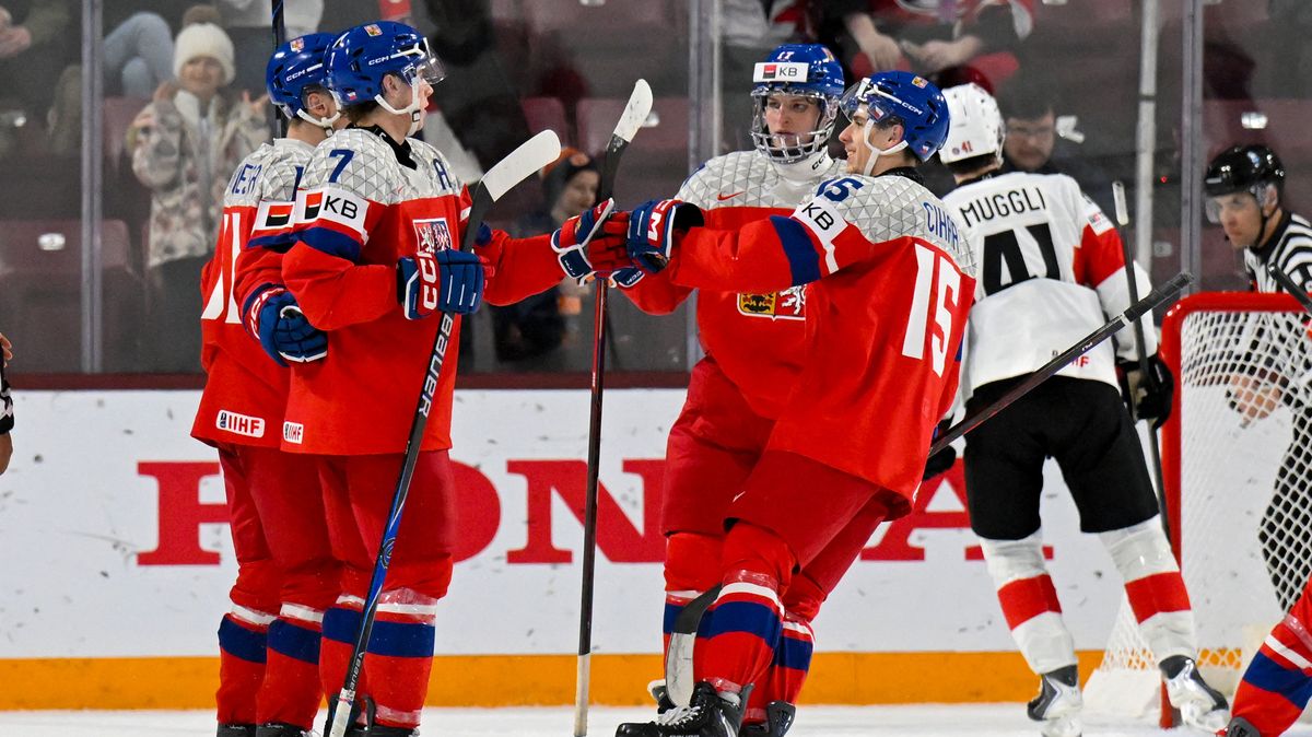 Paráda! Češi rozhodli ve druhé třetině a popáté v řadě si zahrají semifinále MS dvacítek