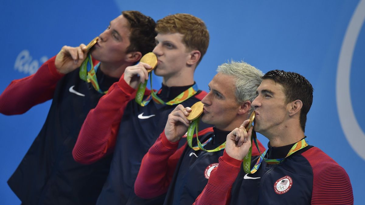 Další tři olympijská zlata prodal v aukci bývalý plavec Lochte. Dostal téměř osm milionů