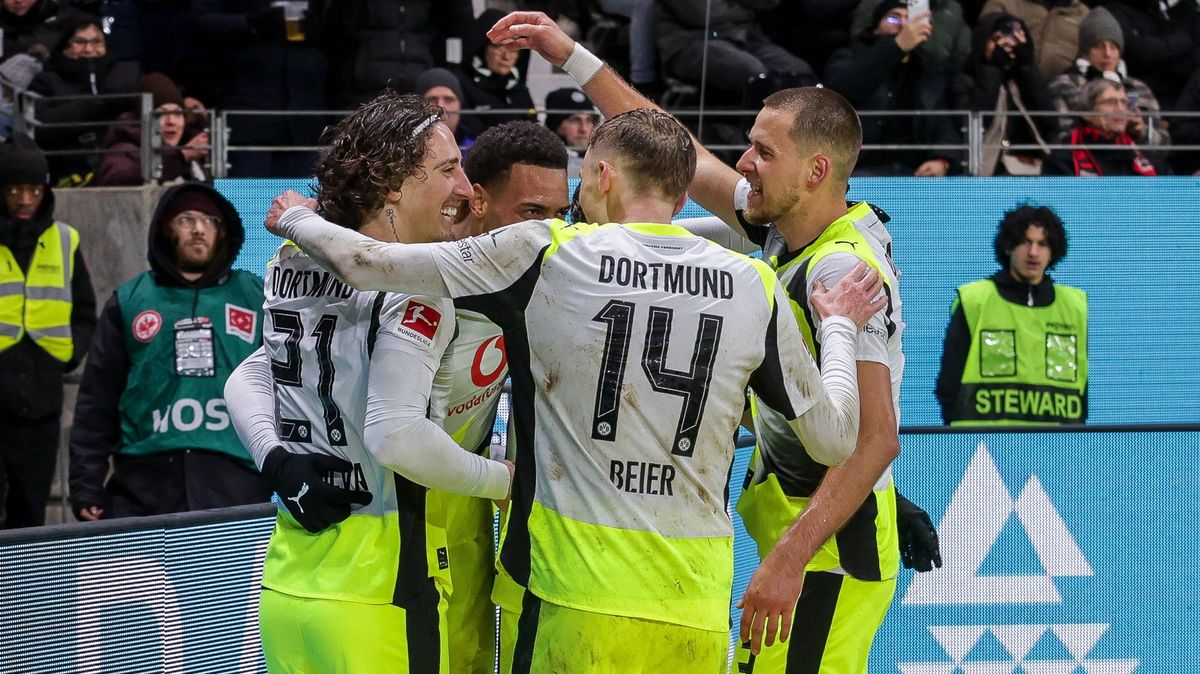 Dortmund v bláznivé přestřelce zachránil bod v páté minutě nastavení