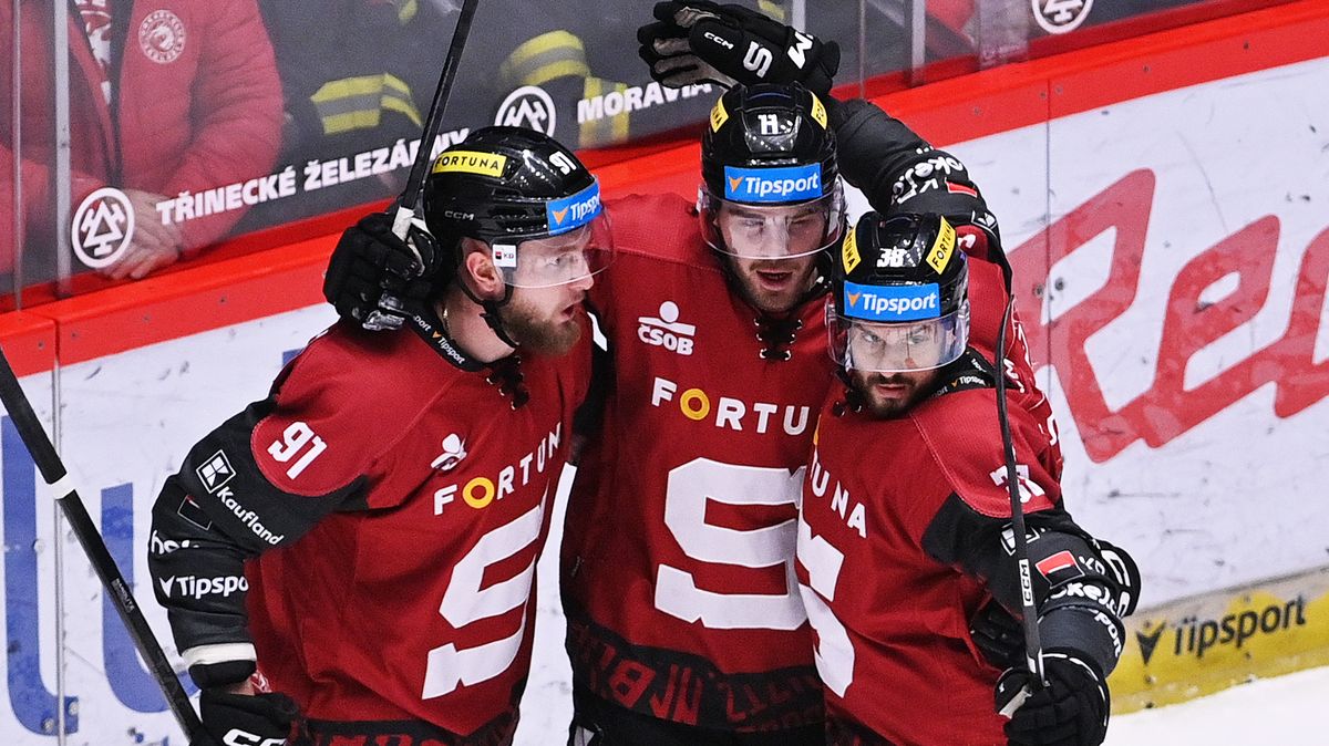 HOKEJ ONLINE: Sparta se vrací do hry! Pardubice ztrácí náskok, Kladno válí