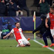 Sešívané oslavy už v 10. minutě. 