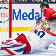 Michal Oršulák se roztáhl jako chobotnice. 