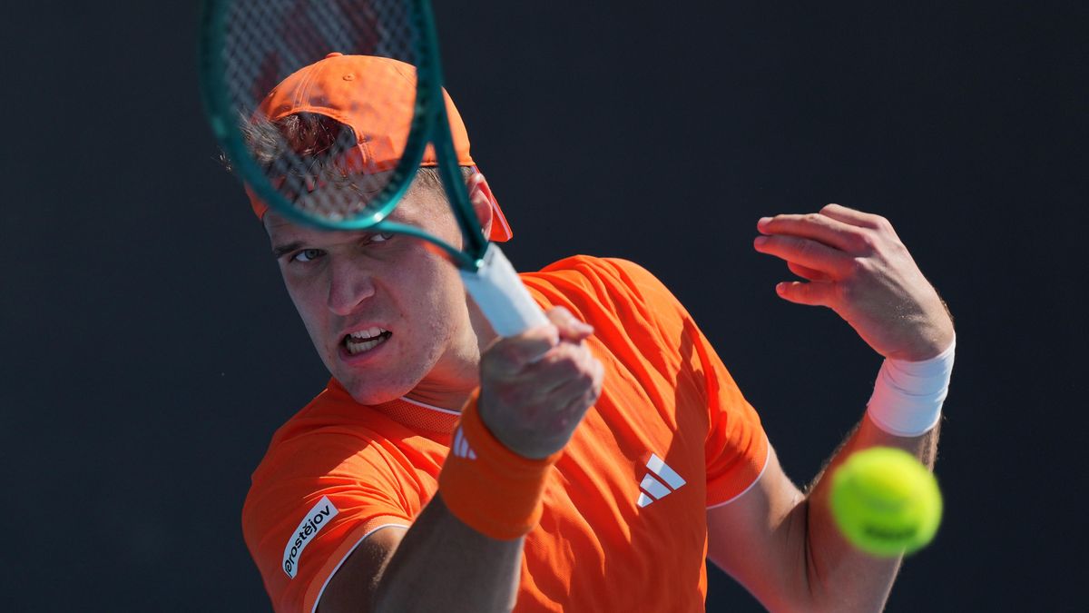 TENIS ONLINE: Menšík se vykřesal z  kritické situace a Španěla uštval v pětisetové bitvě! Do akce se chystají Macháč i Kopřiva