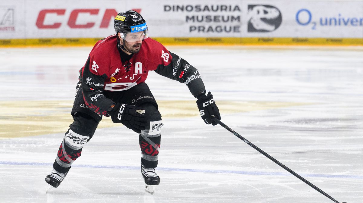 HOKEJ ONLINE: Videomomenty. Sparta drží těsné vedení, Hradec ale sahá po vyrovnání, trefil tyčku