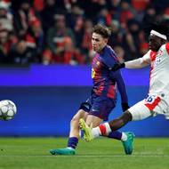 Fermín López za slávistickou obrannou linií střílí vyrovnávací gól.