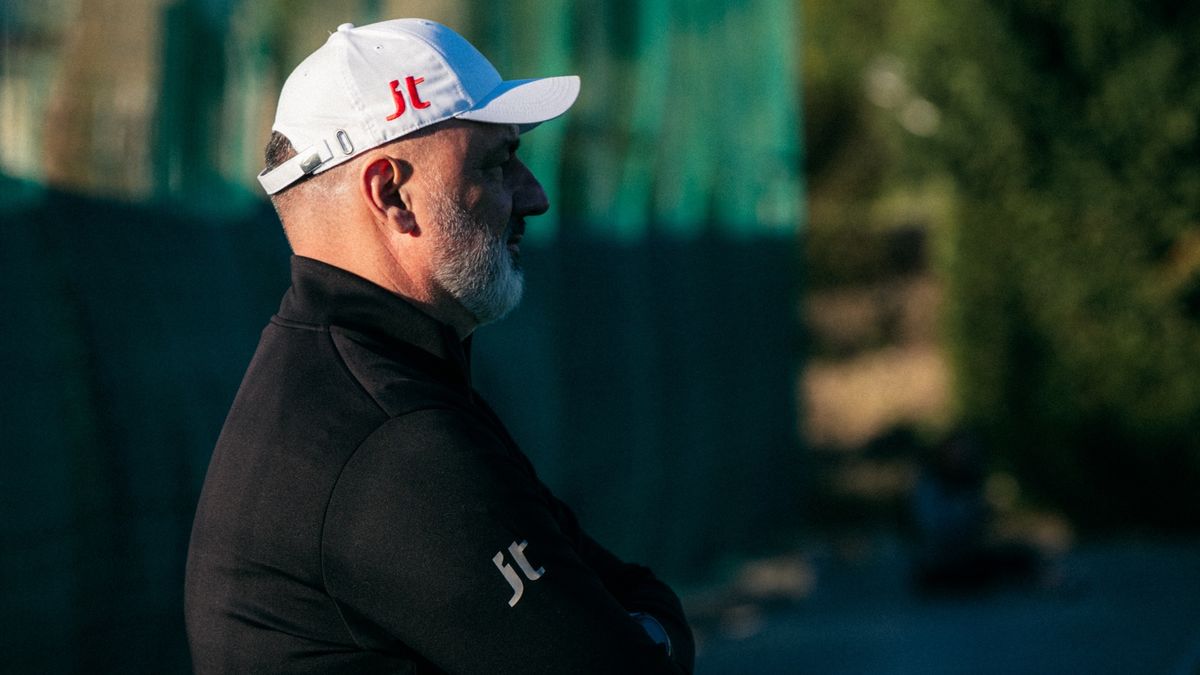 Trpišovský sledoval půl zápasu z netradičního místa