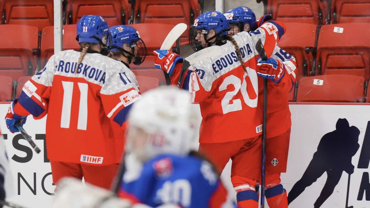 Mladé Češky rozstřílely Slovensko a postupují ze druhého místa
