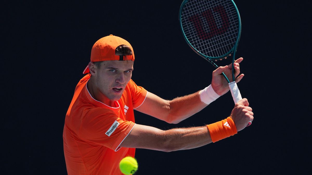 Tenista Jakub Menšík kvůli zranění odstoupil z Australian Open