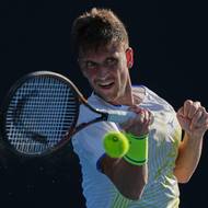 Vít Kopřiva se po pětisetové bitvě s Janem-Lennardem Struffem dostal do druhého kola.