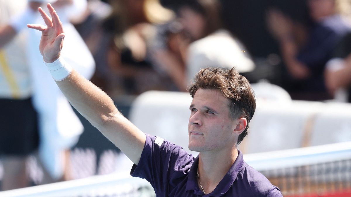 Menšík stihl za pět hodin postoupit ze čtvrtfinále až do finále. Českou fantazii dokonal Macháč 