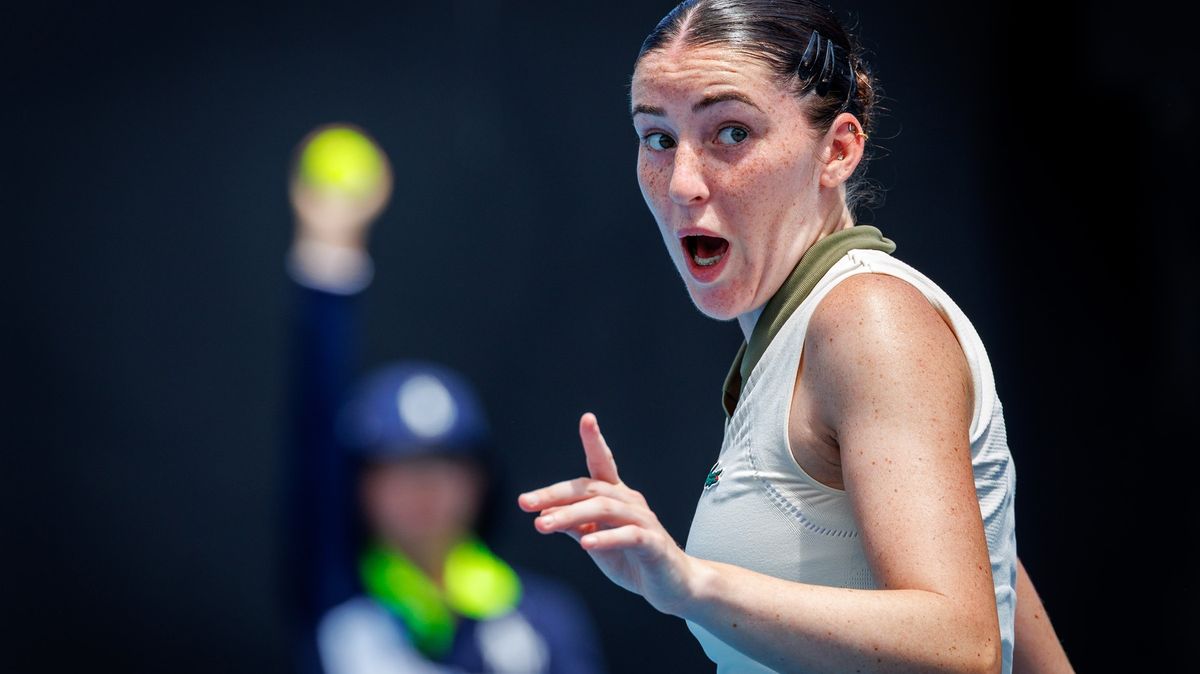 Francouzská ostuda na Australian Open. Frustrovaná tenistka zaútočila na svého trenéra