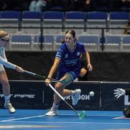 Ostrava Pohár mistrů florbalistek - finále: 1. SC Vítkovice - Thorengruppen, 24. ledna 2026, Ostrava. Zleva Veera Kauppi z Thorengruppen, Tereza Matýsková z Vítkovic a Nikola Příleská z Vítkovic.