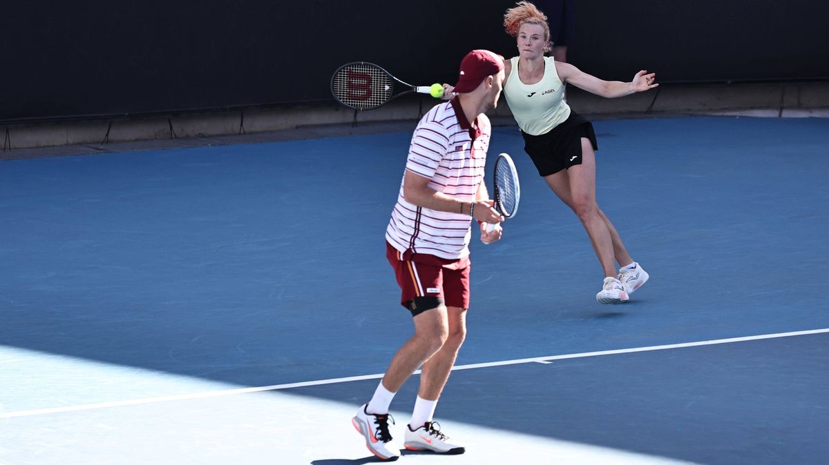 TENIS ONLINE: Siniaková v mixu bojuje o semifinále. Česko-nizozemský pár si vzal ztracený servis zpět