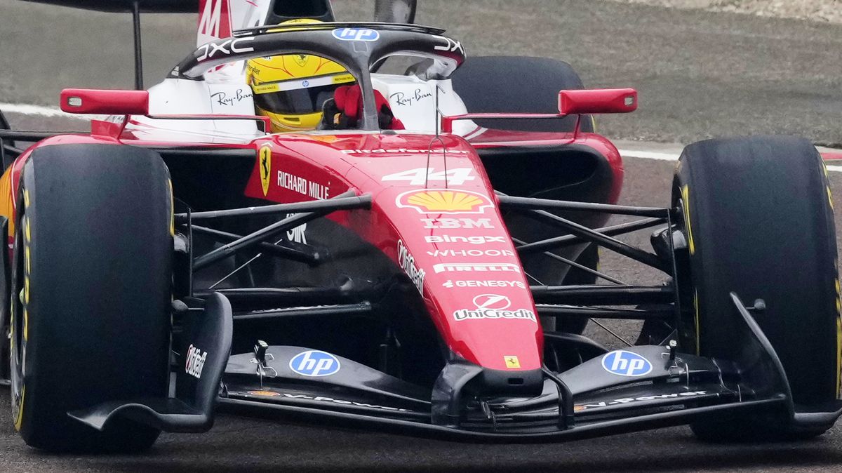 Ferrari představilo vůz na novou sezonu F1, pojede v červenobílých barvách