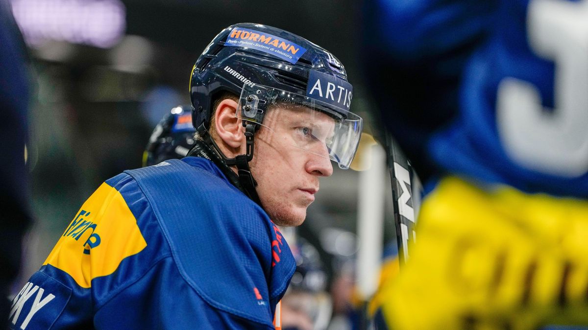 Ve Švýcarsku skončil s tím, že potřebuje domů na Slovensko. Nakonec Čajkovský podepsal v KHL