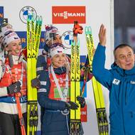 Šéf českého biatlonu Jiří Hamza s českou smíšenou štafetou. 