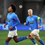 Bruno Felipe a Dragomir. Dva střelci Pafosu proti Slavii.