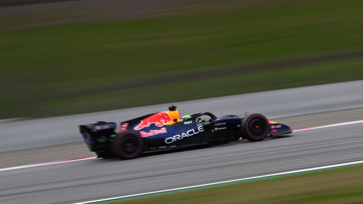 Problémy pro Red Bullu, hrozí, že bude muset vynechat poslední den testů. Nováček Hadjar boural