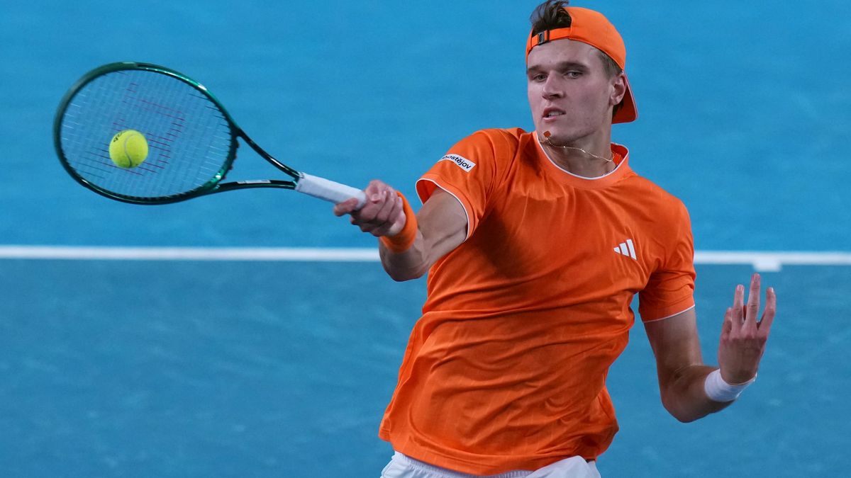 TENIS ONLINE: Skvělý Menšík po obratu urval druhý set v tie-breaku! Macháč potrápil světovou pětku