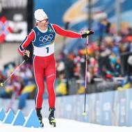 Johannes Klaebo si užil cílovou rovinku. Měl obrovský náskok.