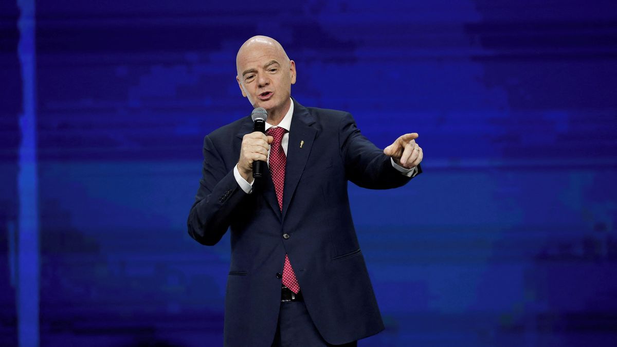 Moskva větří naději, Hašek kritizuje. Šéf FIFA chce zrušit ruský zákaz