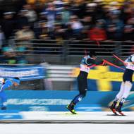 Na začátku cílové rovinky měl Ondřej Černý (s číslem 14) ještě několik metrů náskok, Ital  Simone Dapra ale měl skvělý finiš.