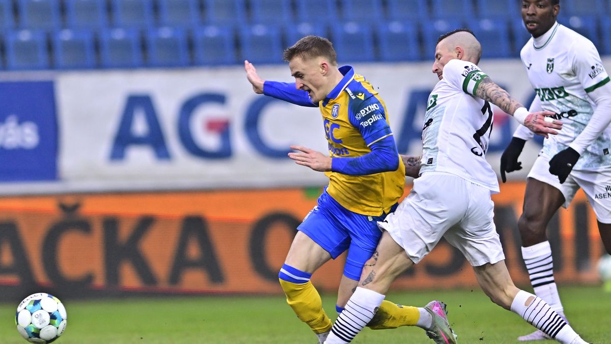 Komise rozhodčích vytýká červenou kartu, řeší i sporné góly Baníku a Plzně