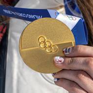 První česká medaile na ZOH. A rovnou zlatá.