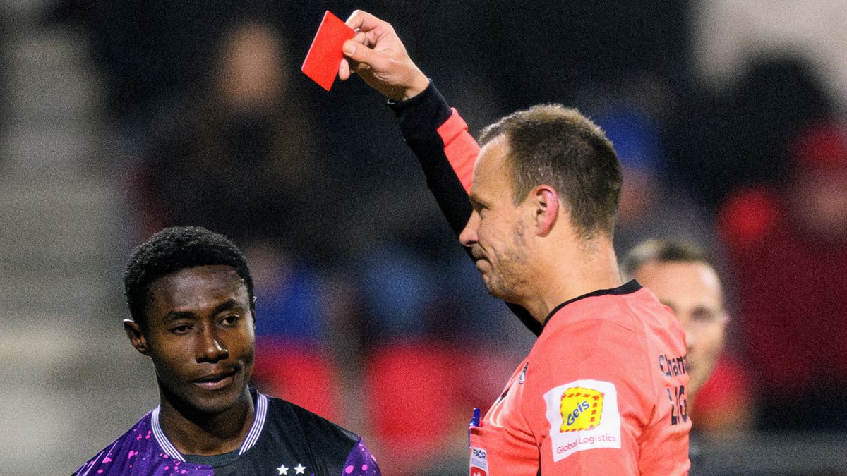 Nepříjemnost pro Slavii. Disciplinárka vynesla trest pro vyloučenou oporu