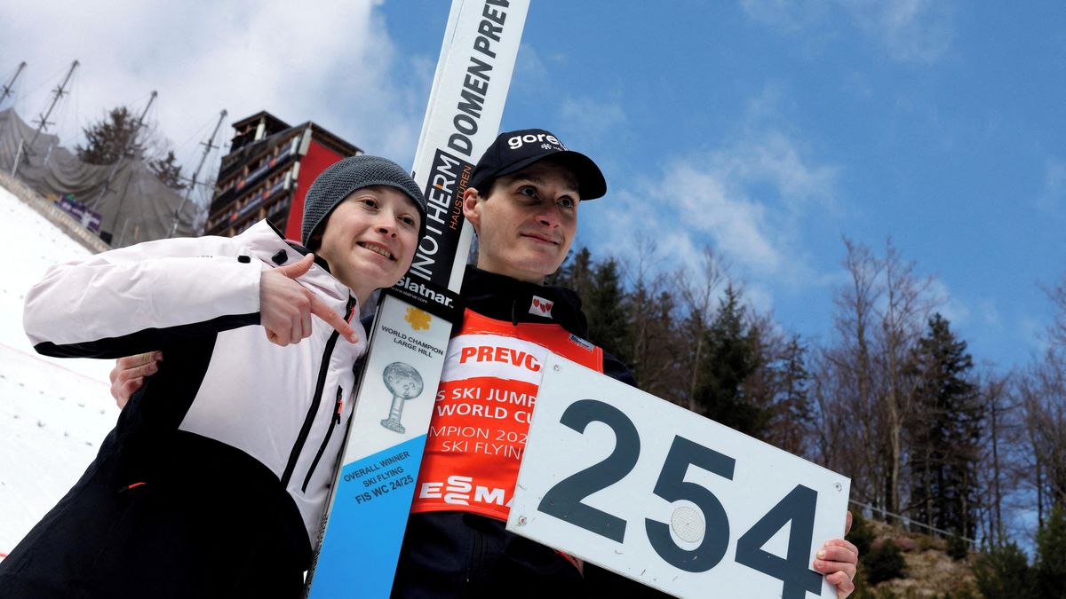 Vlajkonoši pro zahájení. Olympijští vítězové, rychlobruslařka tmavé pleti nebo sourozenci