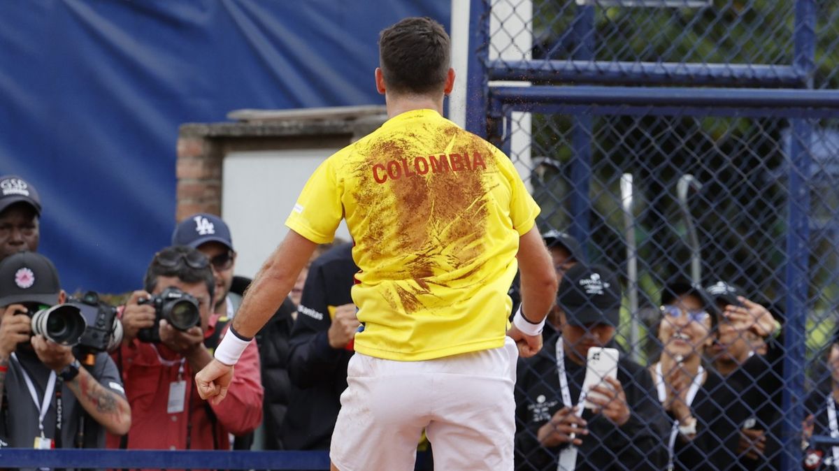 Ostuda v Davis Cupu! Urážky od kapitána, láhve na kurtu, zasahovala i policie